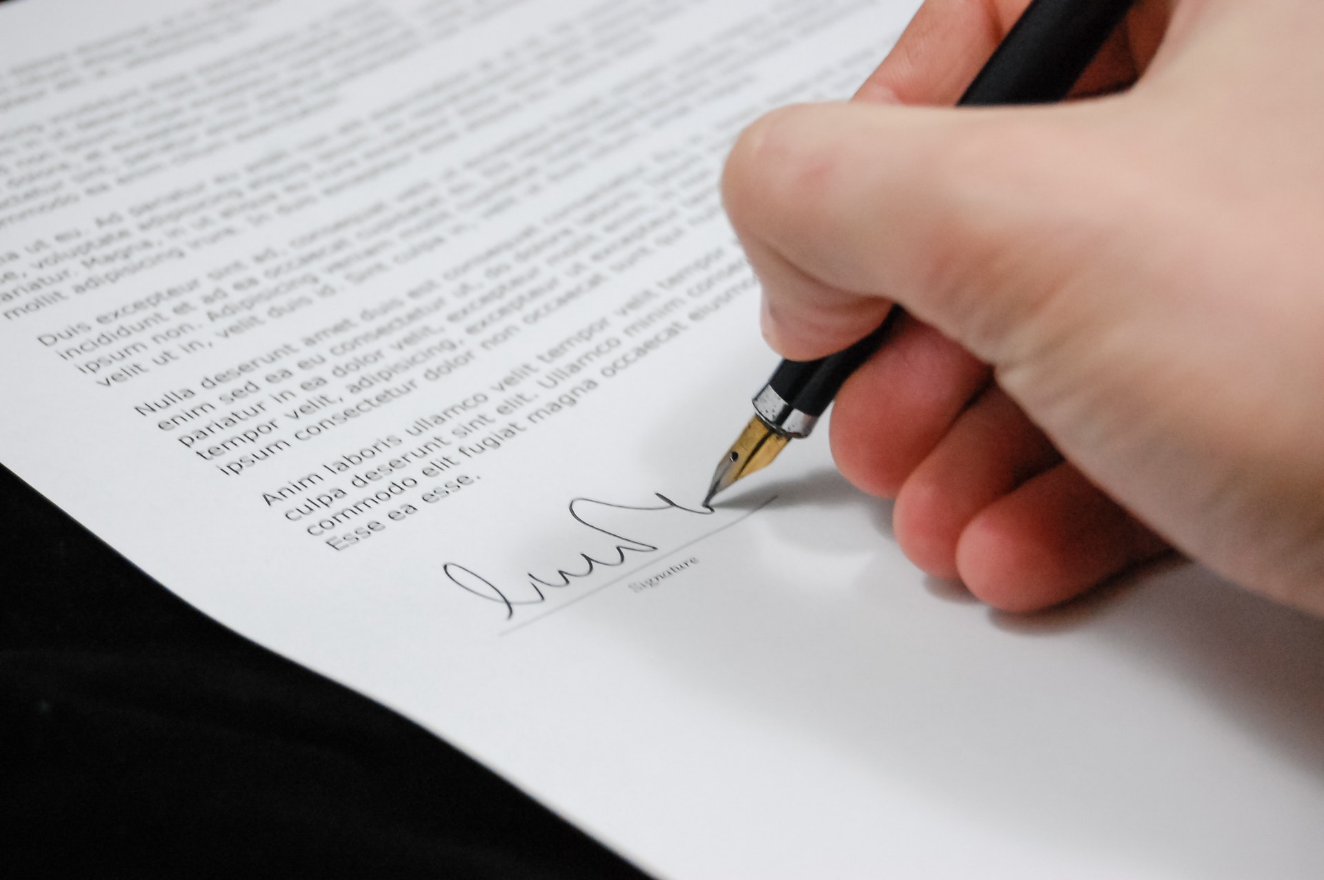 Who Signs A Contract?