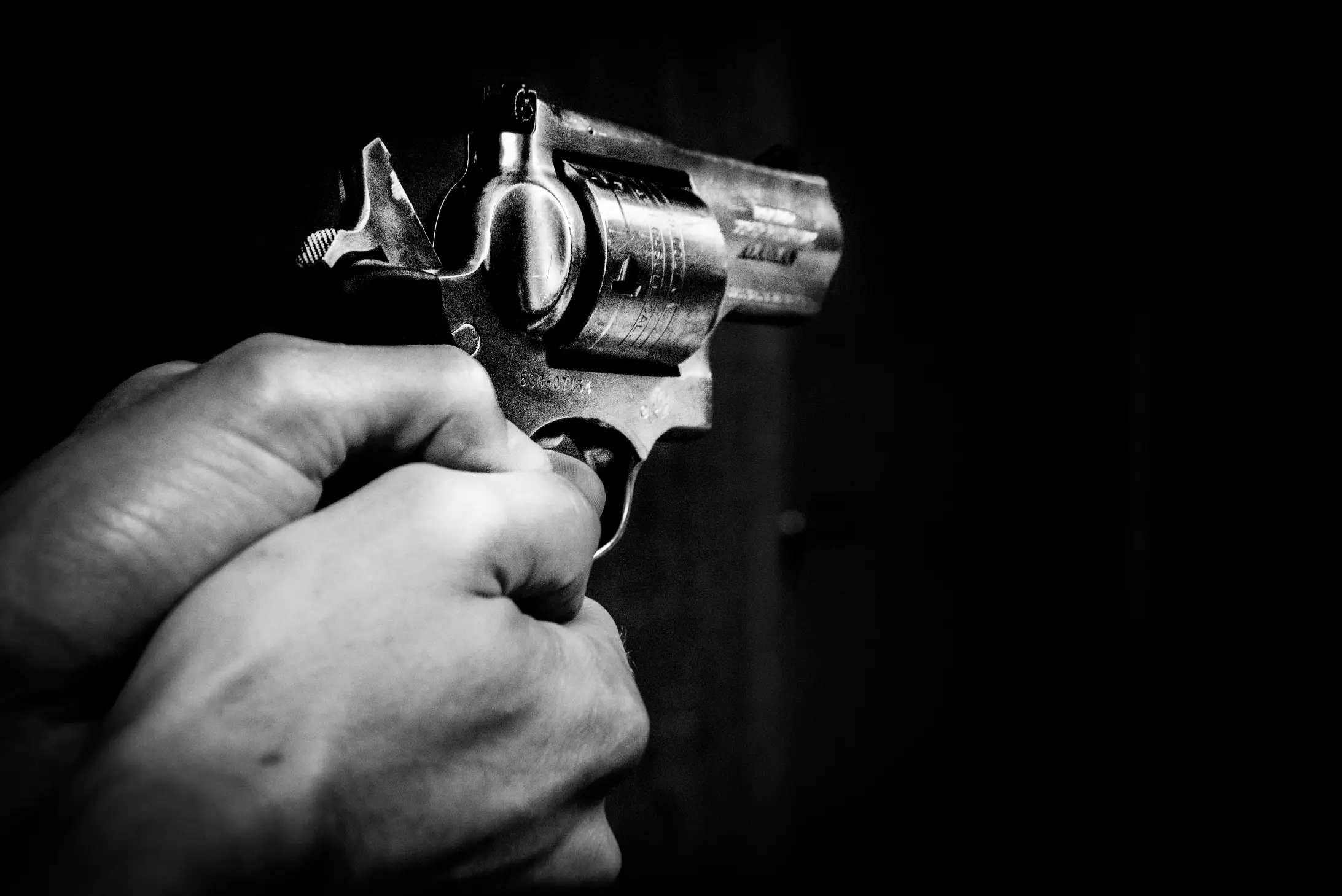 hand-man-person-black-and-white-white-photography-489874-pxhere.com